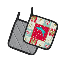 Load image into Gallery viewer, Sword Tail Guppy Love Pot Holders - Set of 2 - Heat-Resistant Kitchen Essentials CK5498PTHD