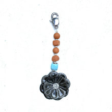 Load image into Gallery viewer, Fleri Aromatherapy Keychain