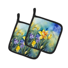 Load image into Gallery viewer, Daffodils in Watercolor Pot Holders - Set of 2 Decorative Kitchen Helpers | Made in the USA