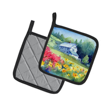 Load image into Gallery viewer, Massachusetts Mayflowers in Watercolor Pair of Pot Holders