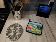 Load image into Gallery viewer, Massachusetts Mayflowers in Watercolor Pair of Pot Holders