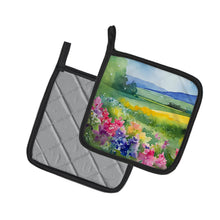 Load image into Gallery viewer, Massachusetts Mayflowers in Watercolor Pair of Pot Holders