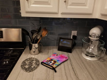 Load image into Gallery viewer, Basset Hound Hippie Dawg Oven Mitt