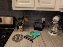 Load image into Gallery viewer, English Bulldog Hippie Dawg Oven Mitt
