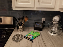 Load image into Gallery viewer, Siberian Husky Hippie Dawg Oven Mitt