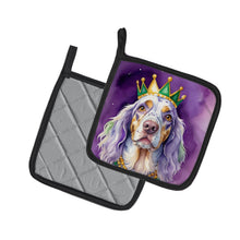 Load image into Gallery viewer, English Setter King of Mardi Gras Pot Holders - Set of 2 Decorative Kitchen Helpers | Made in the USA