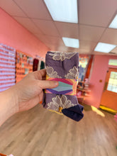 Load image into Gallery viewer, Purple Floral Socks