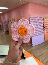 Load image into Gallery viewer, Crochet Daisy Coasters