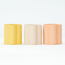 Load image into Gallery viewer, CERAMIC DAISY • 100% essential oil soy candle