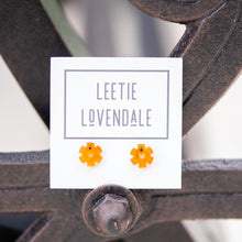 Load image into Gallery viewer, Topaz Serrated Daisy Flower Stud Earrings