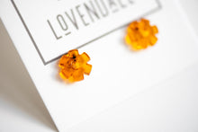 Load image into Gallery viewer, Topaz Serrated Daisy Flower Stud Earrings