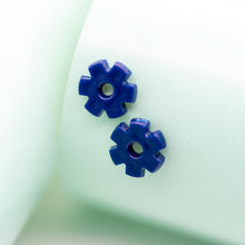 Load image into Gallery viewer, Navy Serrated Daisy Flower Stud Earrings