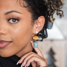 Load image into Gallery viewer, Peach Pearl &amp; Ice Trinket Earrings