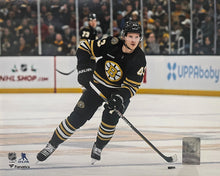 Load image into Gallery viewer, Danton Heinen in Action Boston Bruins 8" x 10" Hockey Photo
