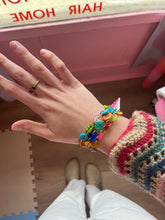 Load image into Gallery viewer, Button bracelet