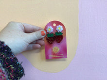Load image into Gallery viewer, Strawberries &amp; Daisies