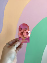 Load image into Gallery viewer, Happy Spring Daisy Earrings