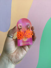 Load image into Gallery viewer, Spring Cutout Daisy Earrings