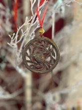 Load image into Gallery viewer, Bird Round Frame Ornament