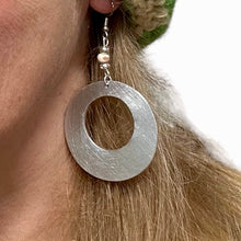 Load image into Gallery viewer, Dangle Donut Earring- Smooth