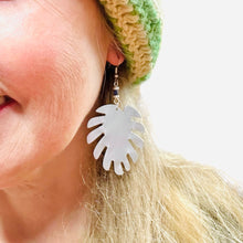 Load image into Gallery viewer, Dangle Leaf Earring- Smooth
