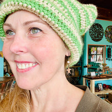 Load image into Gallery viewer, Little Copper Star Earring