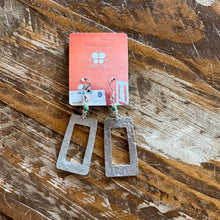 Load image into Gallery viewer, Dangle Rectangle Earring- Hammered
