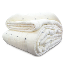 Load image into Gallery viewer, Handmade Lightweight Linen Quilt With Cotton Batting