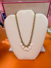 Load image into Gallery viewer, White Flower Beaded Necklace