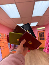 Load image into Gallery viewer, Classy Clasp Wallet