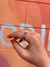 Load image into Gallery viewer, Lined Fidget Spinner Titanium ring