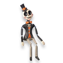 Load image into Gallery viewer, Vincent Skullgrave by Bethany Lowe Designs