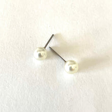 Load image into Gallery viewer, Vintage Cream Pearl Mini Stud Earrings