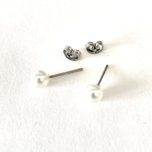 Load image into Gallery viewer, Vintage Cream Pearl Mini Stud Earrings