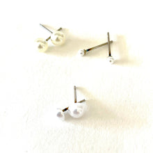 Load image into Gallery viewer, Cream Pearl Vintage Lucite Tiny Studs Set
