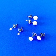 Load image into Gallery viewer, Cream Pearl Vintage Lucite Tiny Studs Set
