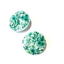 Load image into Gallery viewer, Green Floral Retro Button Stud Earrings