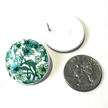 Load image into Gallery viewer, Green Floral Retro Button Stud Earrings