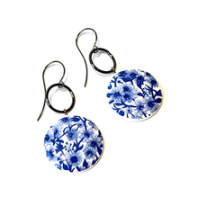 Load image into Gallery viewer, Blue &amp; White Floral Ring Earrings