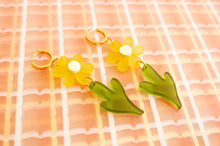 Load image into Gallery viewer, Wild Flower Dangle Earrings