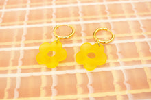 Load image into Gallery viewer, Colorful Flower Charms