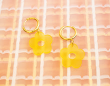 Load image into Gallery viewer, Colorful Flower Charms