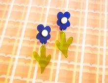 Load image into Gallery viewer, Wild Flower Dangle Earrings
