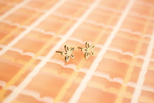 Load image into Gallery viewer, Tiny Pointed Petal Flower Stud