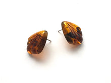 Load image into Gallery viewer, Tortoise Scalloped Fan Lucite Stud Earrings