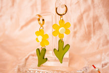 Load image into Gallery viewer, Wild Flower Dangle Earrings