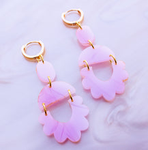 Load image into Gallery viewer, Summer Scalloped Statement Earrings