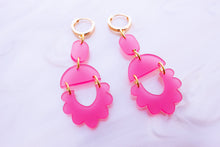 Load image into Gallery viewer, Summer Scalloped Statement Earrings