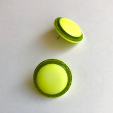 Load image into Gallery viewer, Glitter Resin Disc Stud Earrings