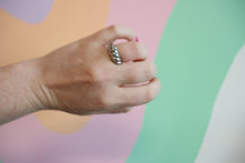 Load image into Gallery viewer, Baguette Titanium Ring